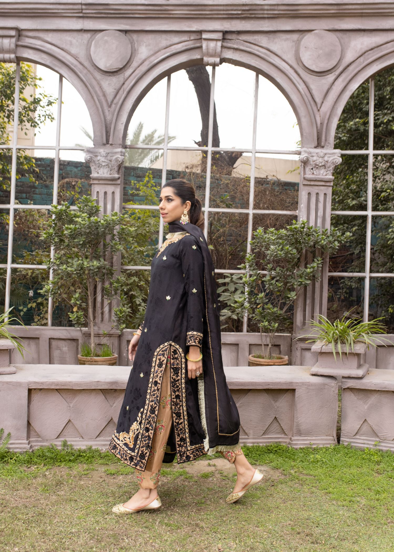 Elegant Sadia Tariq black ensemble: silk shirt, shalwar & organza dupatta. Gold accents, intricate embroidery.