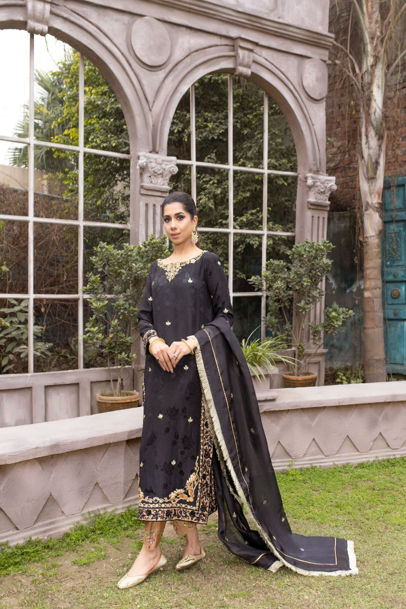 Elegant Sadia Tariq black ensemble: silk shirt, shalwar & organza dupatta. Gold accents, intricate embroidery.