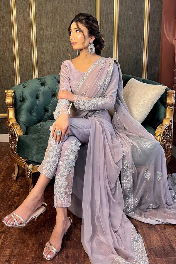 Elira Mauve