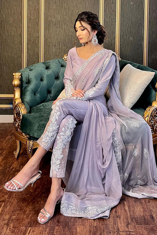 Elira Mauve